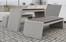 Miejski betonowy stół