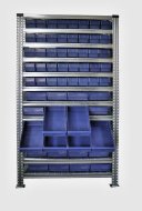 Bezśrubowy metalowy regał półkowy 1972 x 1124 x 510 mm ze skrzynkami 100 x 230 x 500 mm - 24 szt., 100 x 115 x 500 mm - 40 szt. - 2