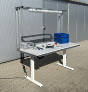 Stół z elektryczną regulacją wysokości wykonany z profili aluminiowych - 2