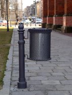 Żeliwny kosz na śmieci 25L REX 1 z mocnym słupkiem