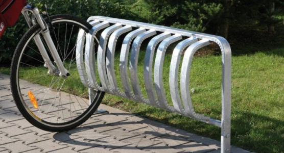 Stojaki i uchwyty rowerowe