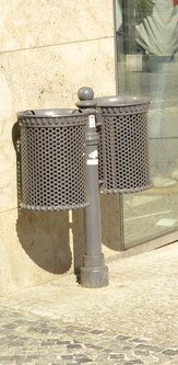 Żeliwny kosz na śmieci 25L REX 1 z mocnym słupkiem - 3