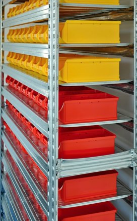 Bezśrubowy regał półkowy 1972 x 1124 x 330 mm z plastikowymi pojemnikami 877851019_VAR_7 - 3