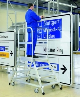 Mobilna drabina platformowa dwustronna z al. stopnie (6 modeli)