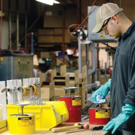 Pojemnik zabezpieczający tłokowy do substancji łatwopalnych 2L - 1