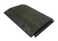 Most kablowy z czarną pokrywą