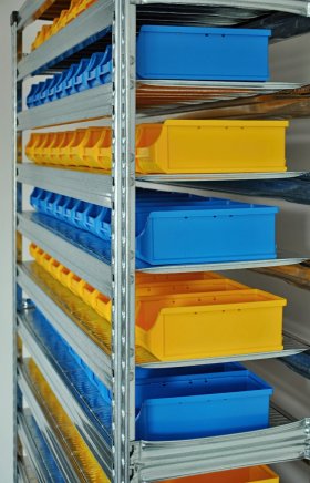 Bezśrubowy regał półkowy 1972 x 1124 x 330 mm z plastikowymi pojemnikami 877851019_VAR_4 - 4