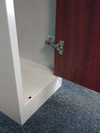 Szafa z drzwiami laminowanymi BAS 32AL - 8